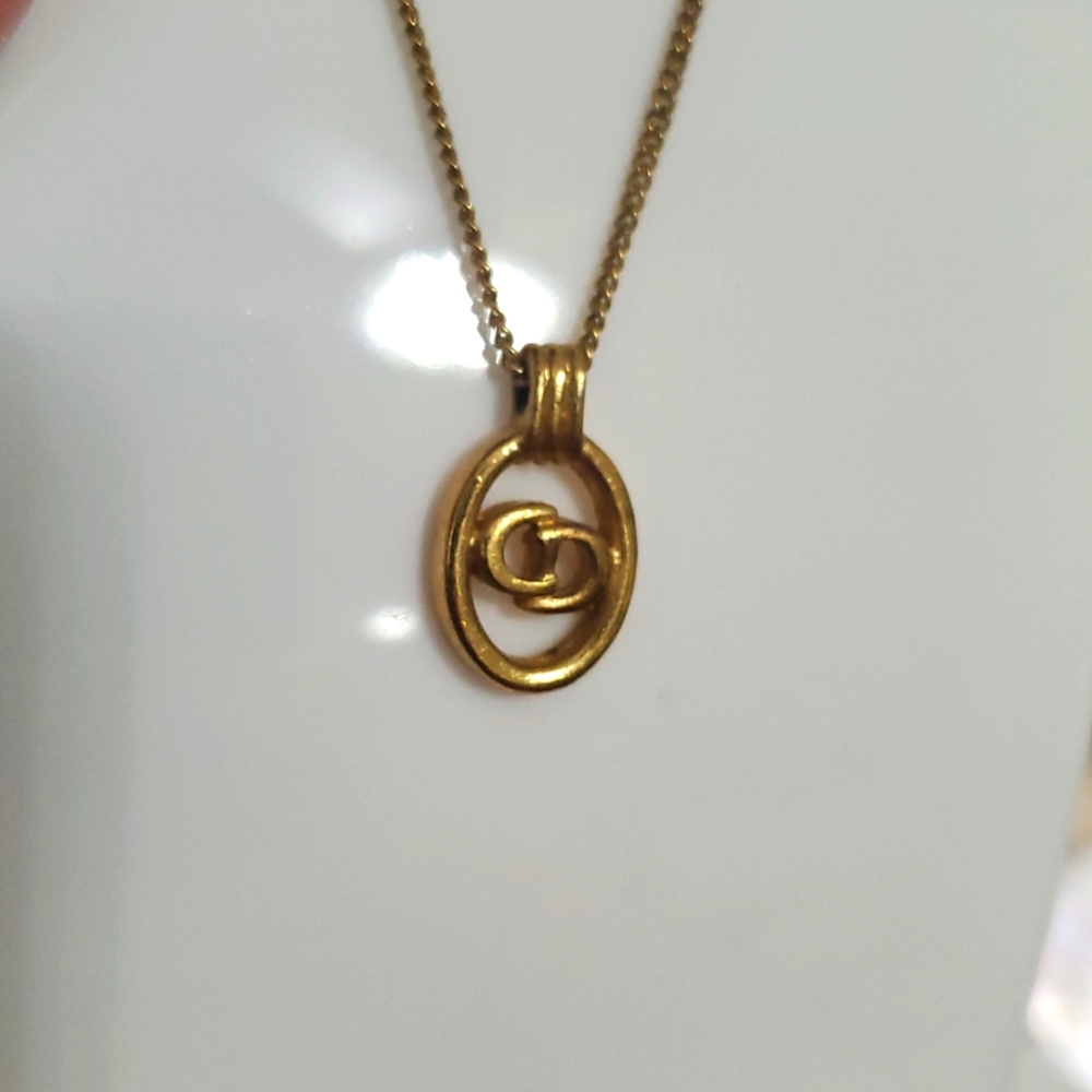 🇨🇵Christian Dior Logo Pendant Gold Pladed Necklace - Picture 5 of 15